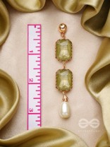 The Lush Vine- Golden Pearl Earrings