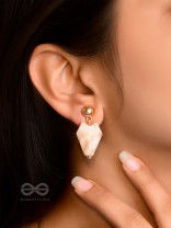 The Chic Shell- Golden Embellished Earrings