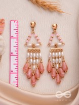THE MYSTERIOUS SKIES - PEARLS STATEMENT EARRINGS (PEACH AND WHITE)