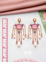 THE SHOWER OF ELEGANCE - CLASSIC PEARL EARRINGS