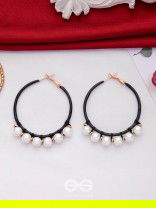 SLEEK AND CHIC CIRCLES - PEARL HOOP EARRINGS 