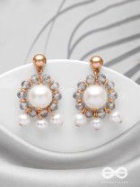 THE RADIATING CLOUDS - CLASSIC PEARL EARRINGS
