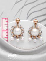 THE RADIATING CLOUDS - CLASSIC PEARL EARRINGS