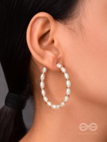 THE DREAMY DRIFT - LIGHTWEIGHT PEARL HOOP