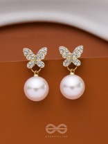 FLY AWAY WITH ME - GOLDEN PEARL EARRINGS
