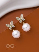 FLY AWAY WITH ME - GOLDEN PEARL EARRINGS