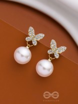 FLY AWAY WITH ME - GOLDEN PEARL EARRINGS