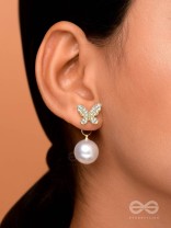 FLY AWAY WITH ME - GOLDEN PEARL EARRINGS