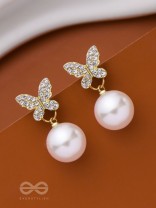 FLY AWAY WITH ME - GOLDEN PEARL EARRINGS