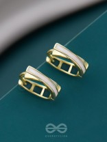MINI ME - GOLDEN ENAMELLED EARRINGS (WHITE)
