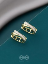 MINI ME - GOLDEN ENAMELLED EARRINGS (WHITE)