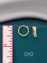 MINI ME - GOLDEN ENAMELLED EARRINGS (WHITE)