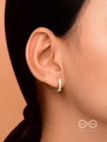 MINI ME - GOLDEN ENAMELLED EARRINGS (WHITE)