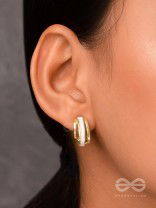 A CLASSY DAME - WHITE ENAMELLED GOLDEN STUDS