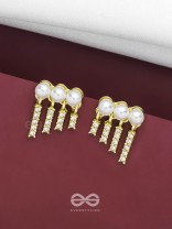 SWINGIN IN WIND - GOLDEN PEARL EARRINGS