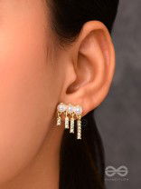 SWINGIN IN WIND - GOLDEN PEARL EARRINGS