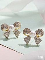 KNOT-A-LOT - GOLDEN PEARL SPARKLING STUDS