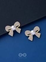 KNOT-A-LOT - GOLDEN PEARL SPARKLING STUDS
