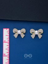 KNOT-A-LOT - GOLDEN PEARL SPARKLING STUDS