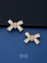 KNOTTY & NICE - GOLDEN ENAMELLED STUDS (WHITE)