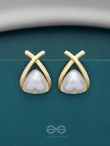 ENTANGLED IN LOVE - CASUAL GOLDEN STUDS