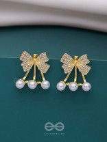 HOLD MY BOW - GOLDEN PEARL EAR JACKETS