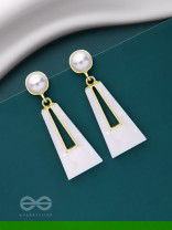 A SASS A DAY - WHITE & GOLDEN DROP EARRINGS 