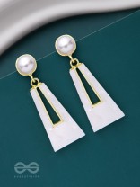 A SASS A DAY - WHITE & GOLDEN DROP EARRINGS 