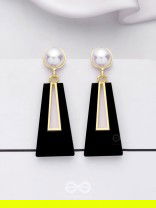 A SASS A DAY - BLACK & GOLDEN DROP EARRINGS 
