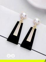 A SASS A DAY - BLACK & GOLDEN DROP EARRINGS 