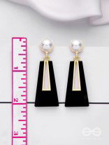 A SASS A DAY - BLACK & GOLDEN DROP EARRINGS 