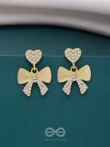 DARLIN' BOW DOWN - GOLDEN SPARKLING EARRINGS