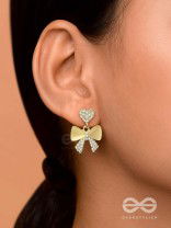 DARLIN' BOW DOWN - GOLDEN SPARKLING EARRINGS