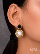 MIDNIGHT PEARL - STATEMENT DROP EARRINGS