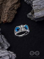 A KNOW-IT-OWL - BLUE EYED SILVER RING