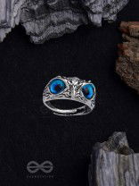 A KNOW-IT-OWL - BLUE EYED SILVER RING