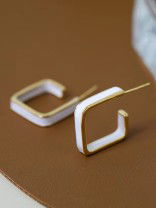 ONCE UPON A SQUARE - GOLDEN ENAMELLED EARRINGS (WHITE)
