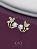 BLOOM-TASTIC BUTTERFLIES - GOLDEN PEARL STUDS