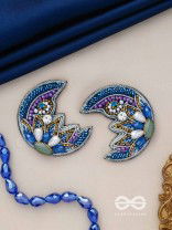 SOMNIVRITTA - AURA OF THE MOON - CUT DANA, STONE, PEARL DROP AND BEADS EMBROIDERED EARRINGS (BLUE)