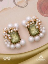 Varkshya - The Shining Forest - Green Pearl Stud Earrings