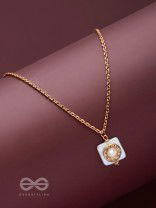 Vanilla Ice Dream - Casual White Neckpiece With Anti-Tarnish Coating 