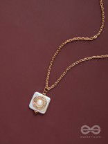 Vanilla Ice Dream - Casual White Neckpiece With Anti-Tarnish Coating 