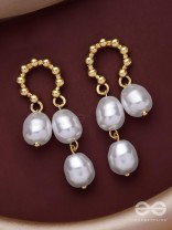 PEARLFECTLY DANGLING - GOLDEN EMBELLISHED DROP EARRINGS