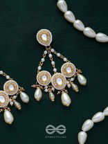 Avadata - Dazzling Giltz N Glamour - Golden Embellished Polki And Kundan Earrings