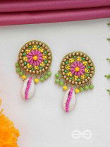 VAARIJA - THE  SEASHELL GALA - SHELL AND BEADS EMBROIDERED EARRINGS