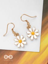 LITTLE DAISY DROPS - GOLDEN EMAMELLED EARRINGS