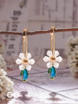 ENCHANTING FLOWERS - GOLDEN HOOP EARRINGS