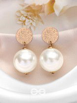 THE CLASSIC LUSTRE - PEARL DROP EARRINGS