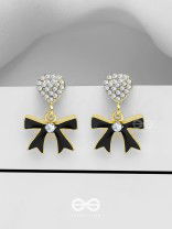 BOW TO THE NIGHT - GOLDEN AND BLACK EMBELLISHED EARRINGS