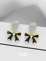 BOW TO THE NIGHT - GOLDEN AND BLACK EMBELLISHED EARRINGS